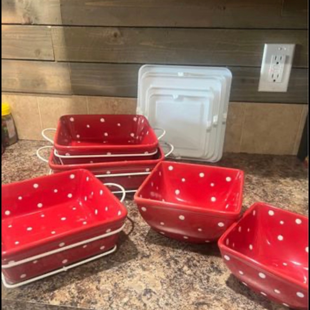 Five piece Temptations bakeware set